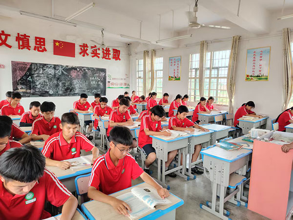 青春期女孩早恋心理困扰，父母应如何科学疏导与引导？