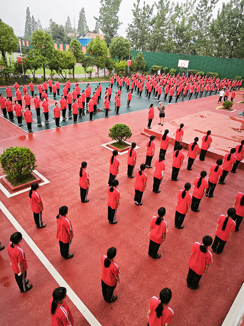 高中男孩情绪波动极大，是荷尔蒙作用还是心理困扰？